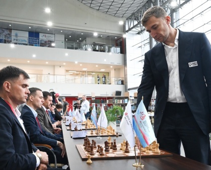 Обложка к новости "На ПМЭФ-2023 состоится сеанс игры в шахматы с использованием искусственного интеллекта!"